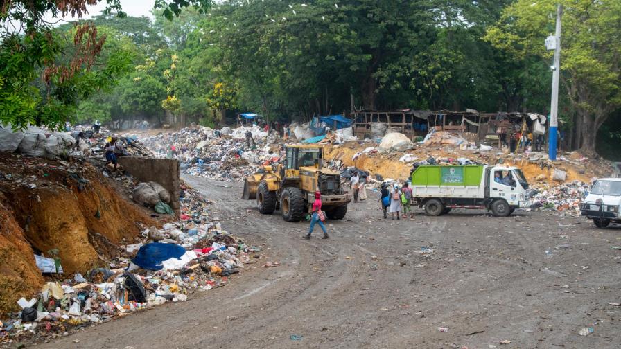 “Transfer” de Santo Domingo Este vuelve a llenarse de basura “Transfer” de Santo Domingo Este vuelve a llenarse de basura