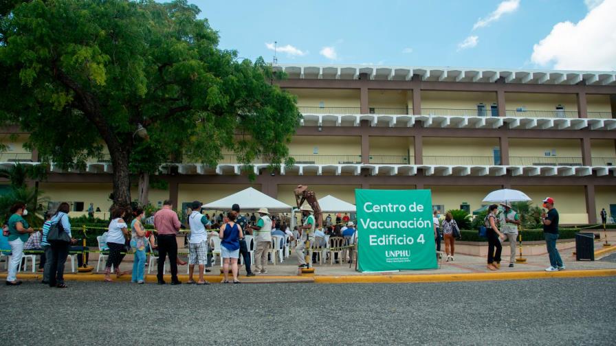 El país cuenta con más de 500 centros de vacunación para iniciar la jornada masiva