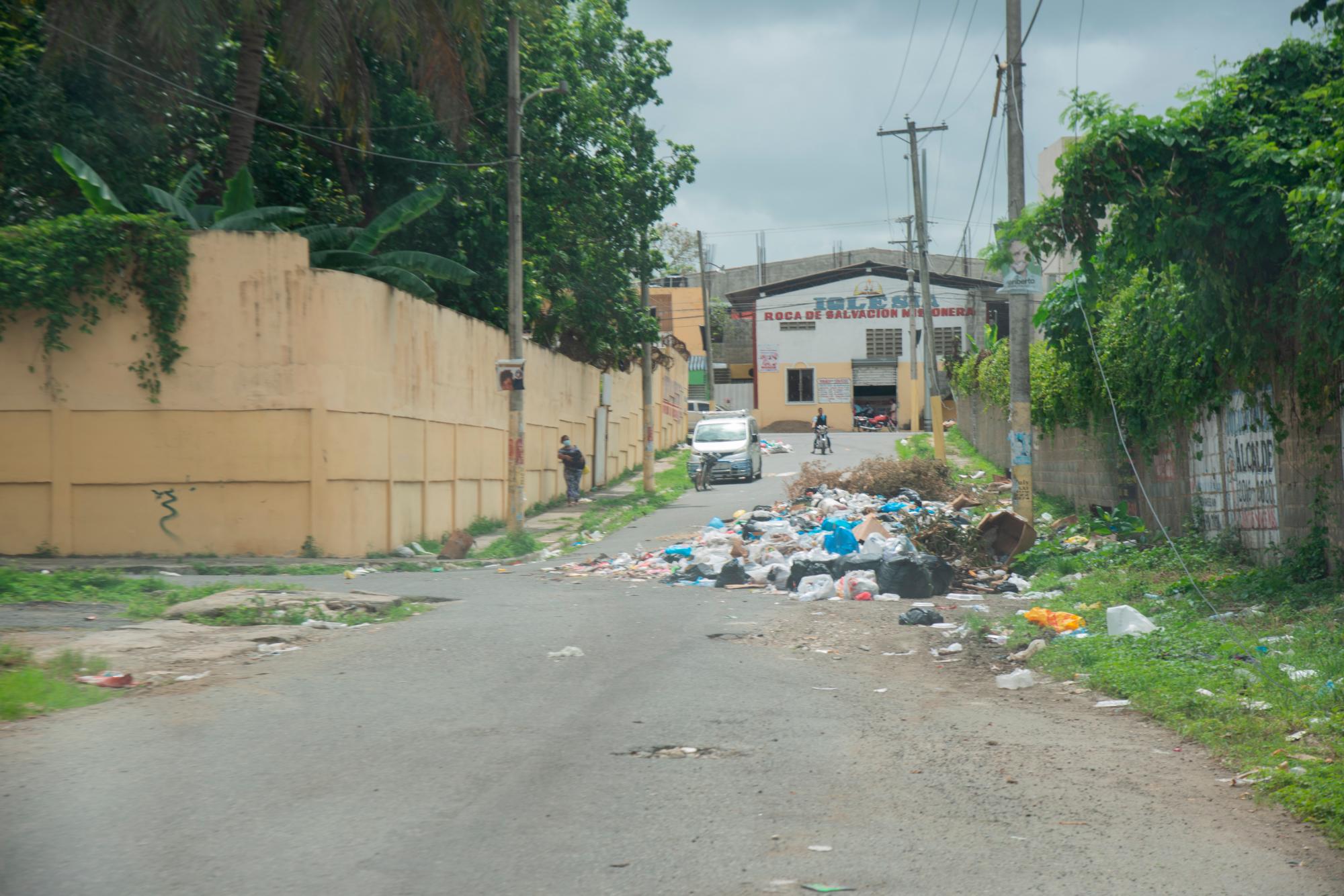 Vertedero al lado de la escuela Nicaragua, en Villa Liberación.