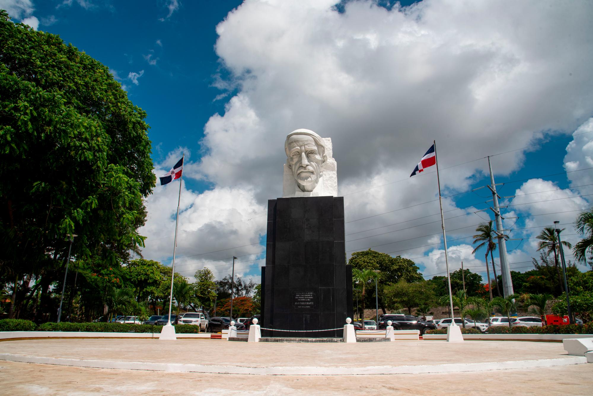 El busto a Duarte fue remozado.