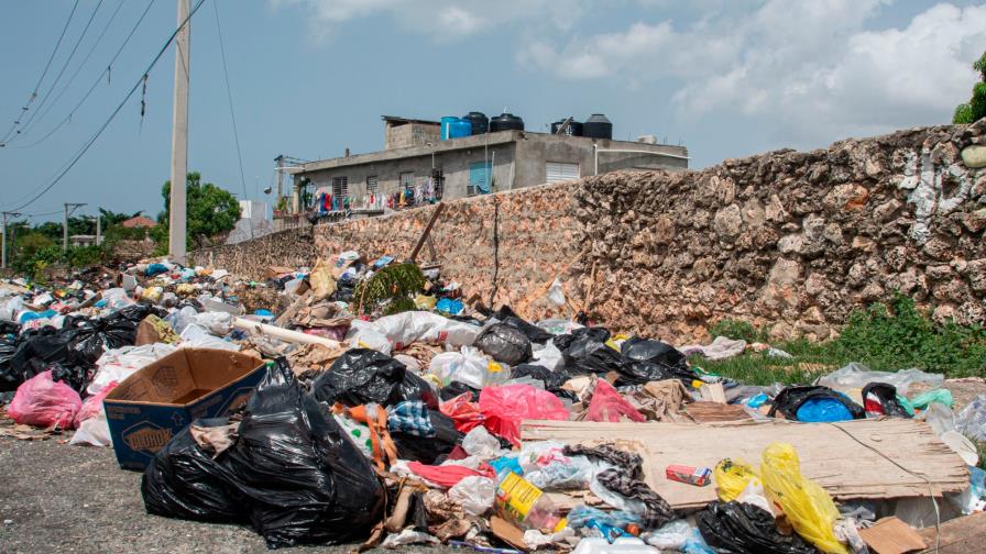 El Gobierno acude en auxilio de Santo Domingo Este para eliminar cúmulo de basura