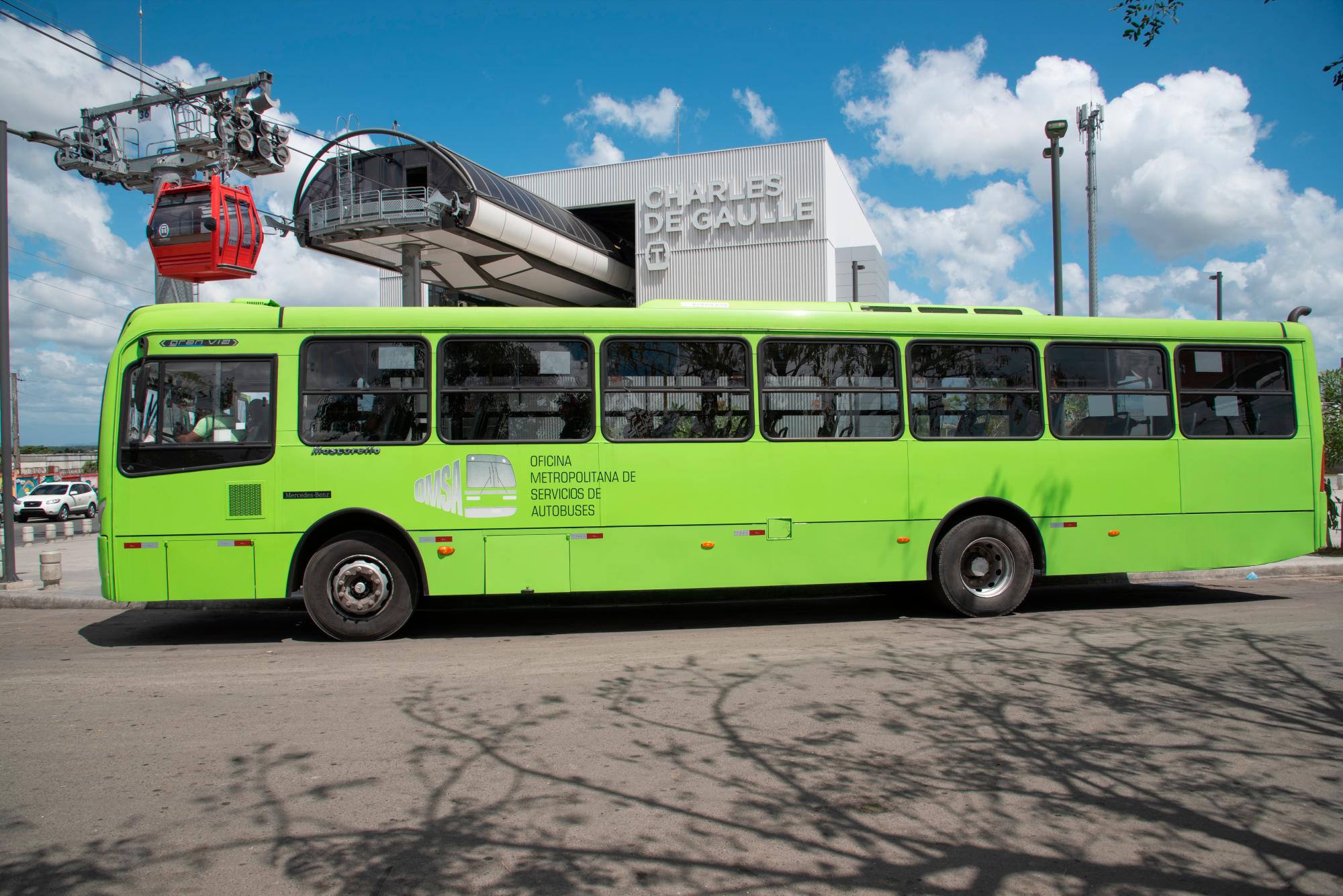 Una de los autobuses de la OMSA que transportarán a los usuarios del Teleférico desde y hacia las paradas del Metro. Sábado 16 de marzo de 2019.