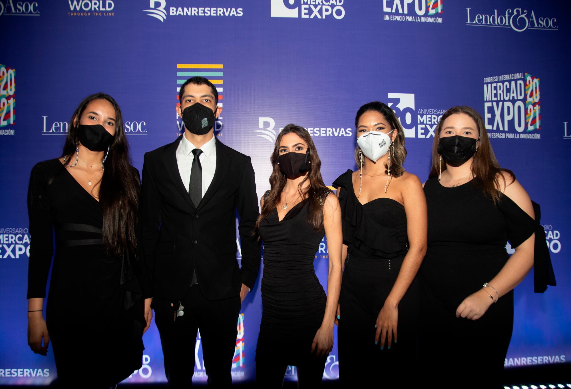 Patricia Moquete, Juan Carlos de Miguel, Erika Vargas, Kimberly Arias y Marcelle Jiménez