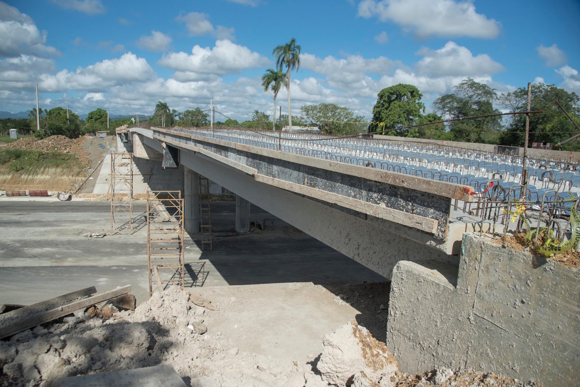 Uno de los puentes  de la la Circunvalación Santo Domingo, tramo 2B. 