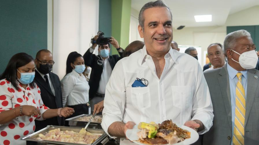 Abinader llama a población consumir carne de cerdo