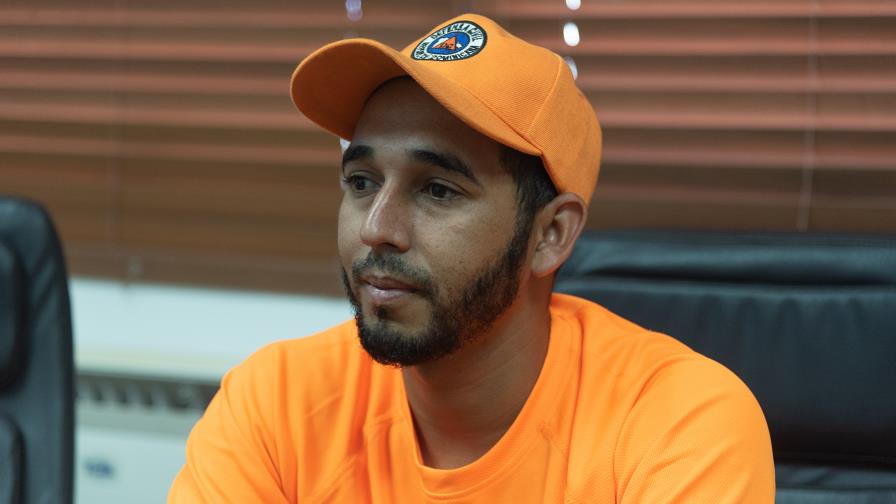 El voluntario abandona a sus seres queridos para asistir a los demás El voluntario abandona a sus seres queridos para asistir a los demás