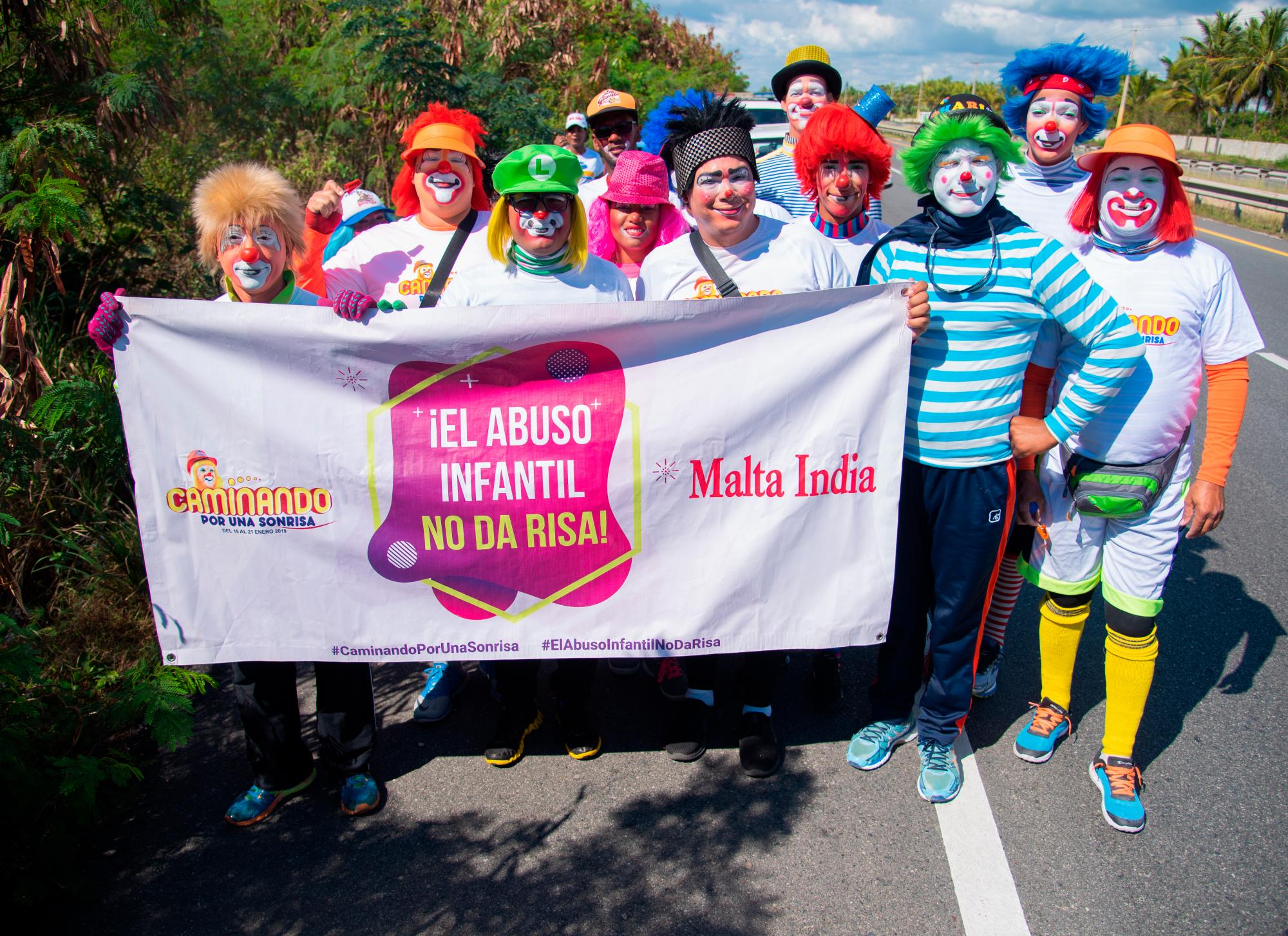 Los payasos rumbo a San Pedro de Macorís.