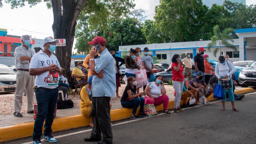 Angustia y desesperación en hospitales de atención COVID-19 en el Distrito Nacional Angustia y desesperación en hospitales de atención COVID-19 en el Distrito Nacional
