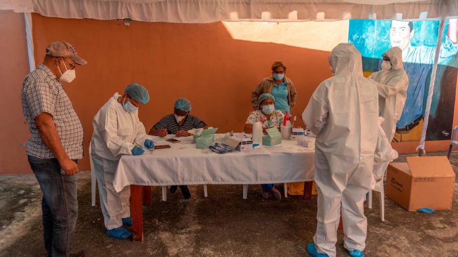El 44% de los pacientes ingresados con COVID-19 está en el GSD y Santiago