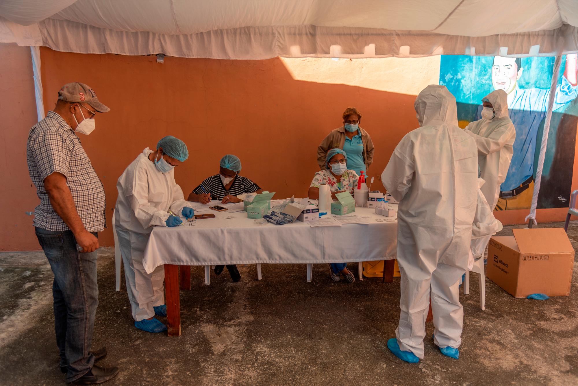 Jornada de toma de muestras de  antígenos realizada por el Área IV en Villas Agrícolas. 