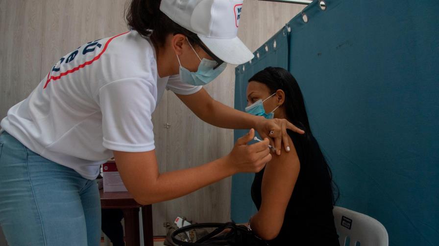 A un año del inicio mundial de la vacunación contra el COVID-19