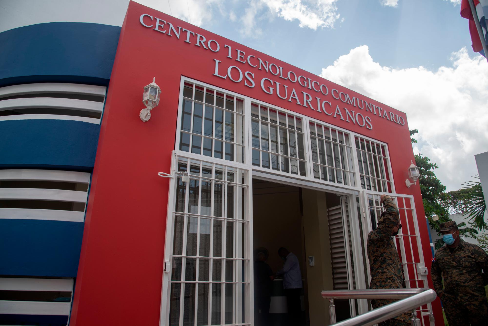 Fachada del Centro Técnológico de Guaricano