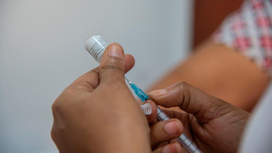 Sociedad de Infectología no fue consultada para aplicación de tercera dosis, pero apoya la medida Sociedad de Infectología no fue consultada para aplicación de tercera dosis, pero apoya la medida