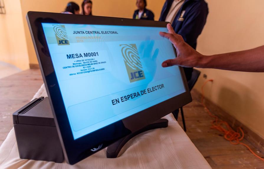 Prueba regional del voto automatizado realizada en Bajos de Haina 