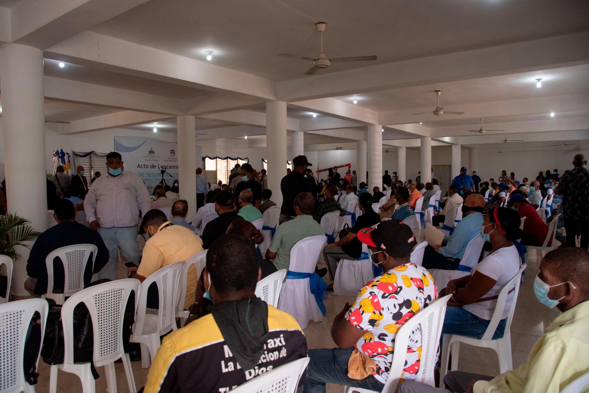 Participantes en el lanzamiento
