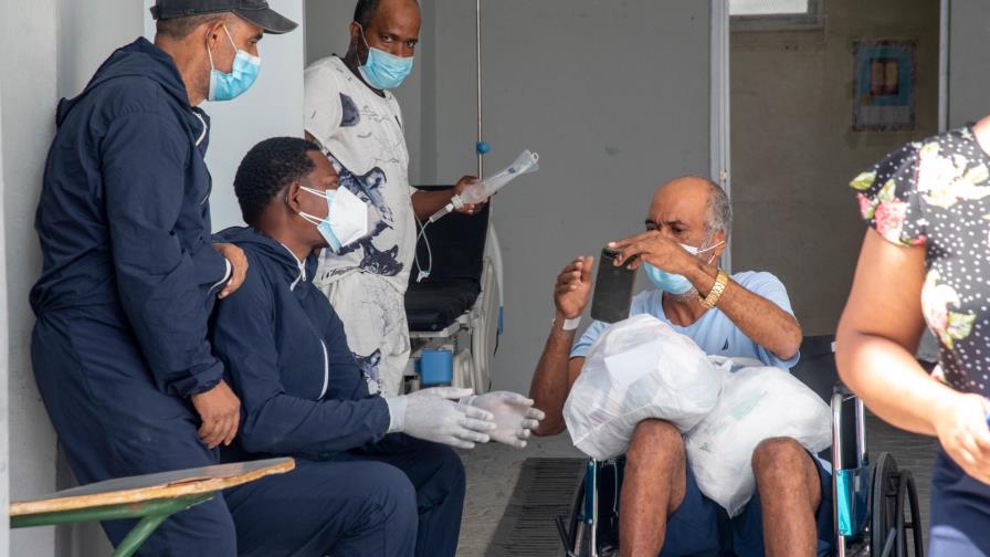 Frente a eliminación del toque de queda, médicos piden precaución y prevención 