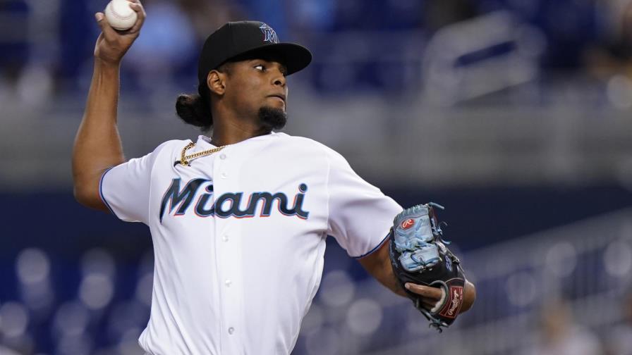 Edward Cabrera lanza por los Marlins en el partido que enfrentan a los Piratas