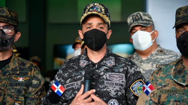 Abinader destituye al director de la Policía Nacional