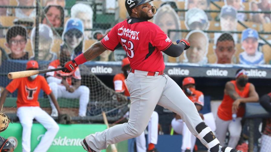 Gigantes adquieren primera base y lanzador en cambio con el Escogido