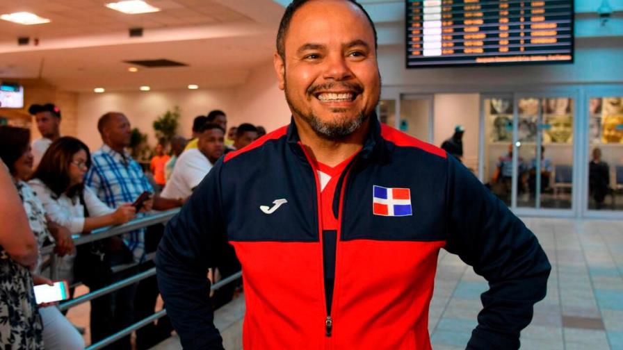 Edwin Rodríguez enseña sus viáticos de Tokio 2020