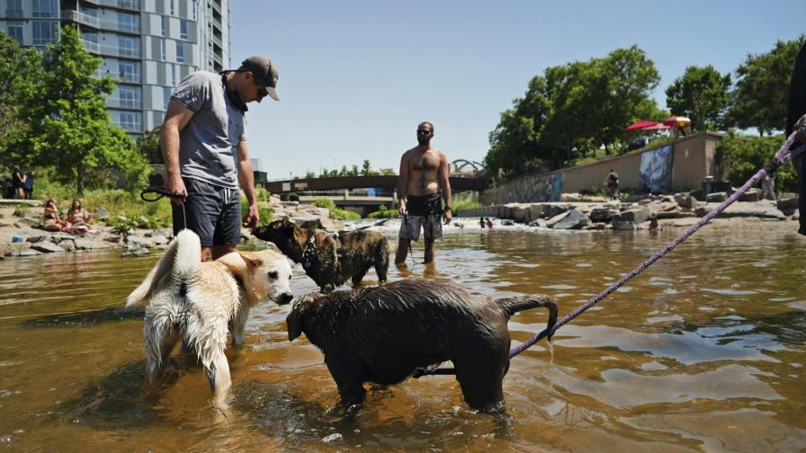 Alertan en EE.UU. por quemaduras ante ola de calor extremo