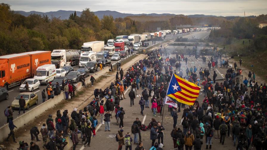 Cientos de conductores, varados una por protesta en Cataluña