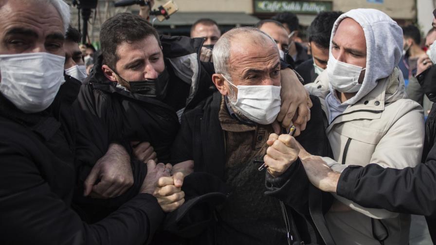Turquía: Arrestan a 9 por apoyar a manifestantes