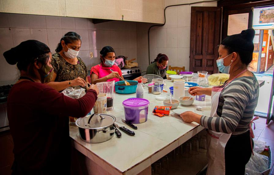 Indígenas huyen de la violencia machista con su propio restaurante en México