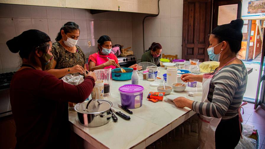 Indígenas huyen de la violencia machista con su propio restaurante en México