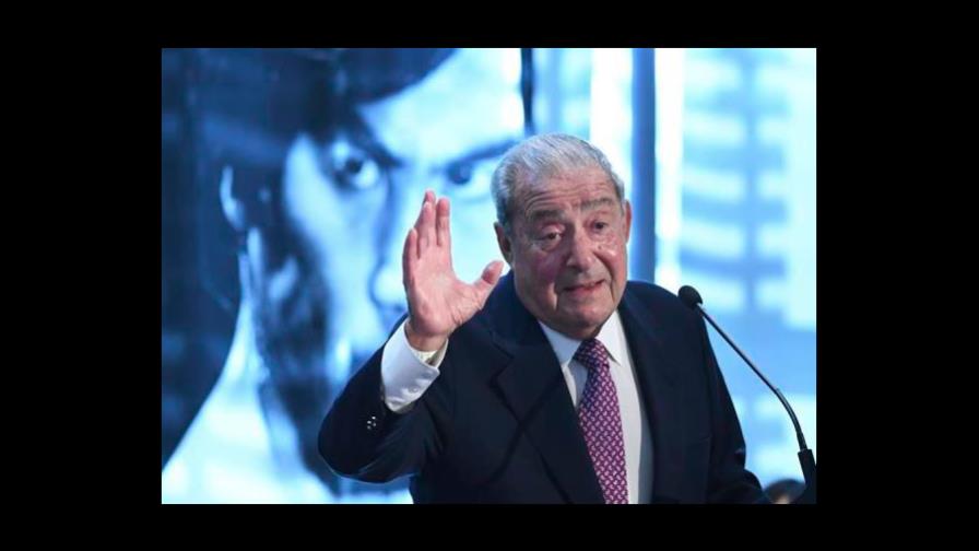 Arum dice que realizaría una velada de boxeo en el verano