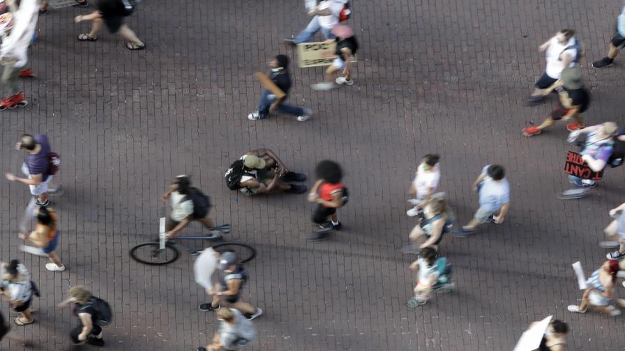 Manifestantes demandan a ciudad por uso de gas lacrimógeno