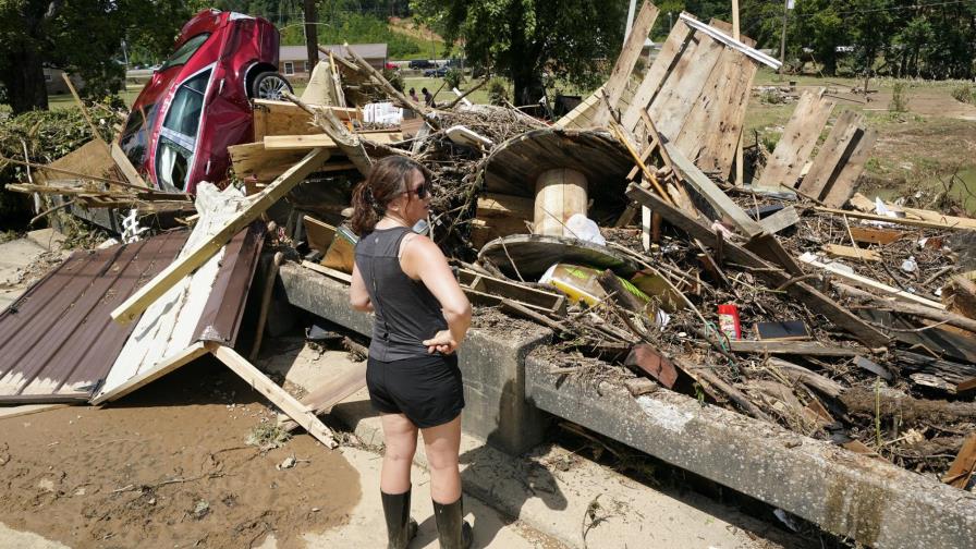 Buscan desaparecidos tras inundaciones récord en Tennessee