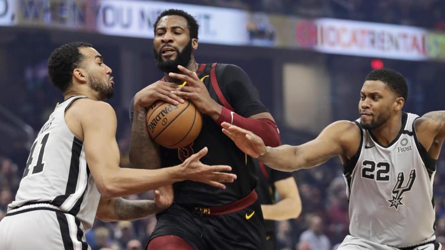 Cavaliers superan a Spurs en tiempo extra Cavaliers superan a Spurs en tiempo extra