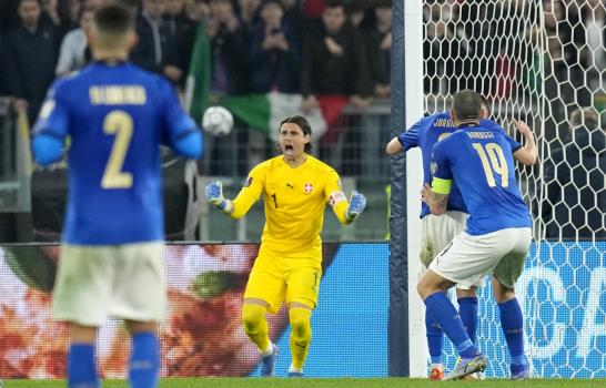 Inglaterra pone un pie en Qatar; Italia y Suiza igualadas