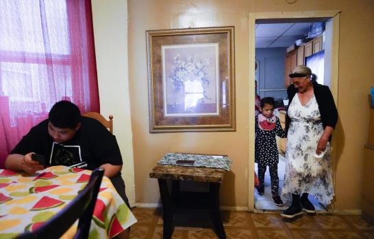 Alivio y desafíos para familia migrante reunificada en EEUU
