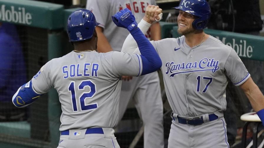 Stassi, Angelinos vencen a Reales y Kowar en su debut en las Grandes Ligas
