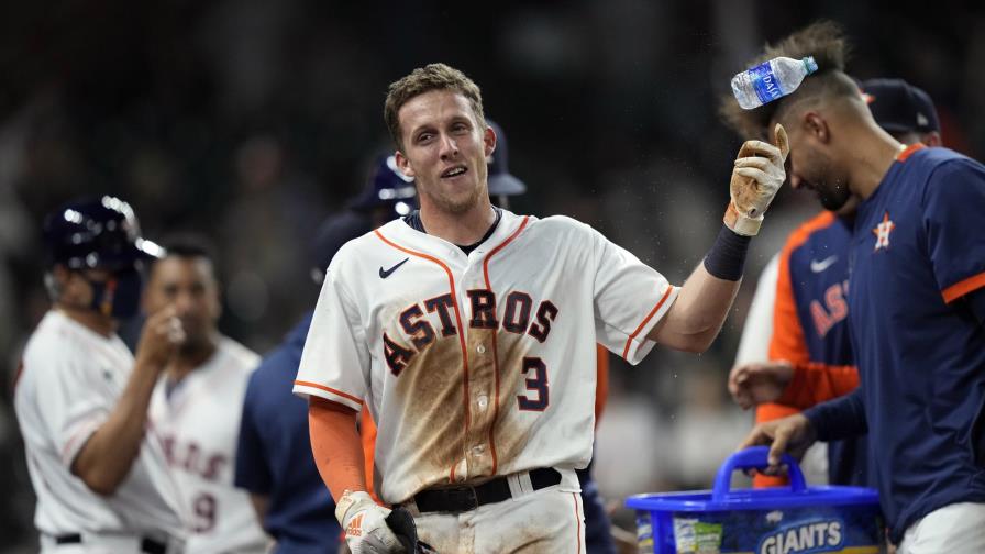 Straw anota con wild pitch en la 11ma; Astros ganan