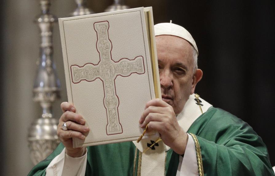El papa Francisco insta a reflexionar sobre el Holocausto