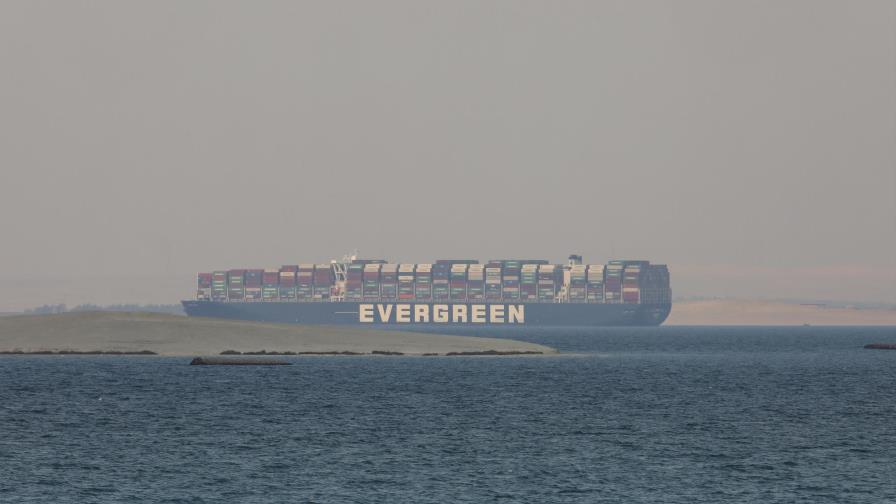 Egipto busca arreglo financiero por bloqueo de Canal de Suez