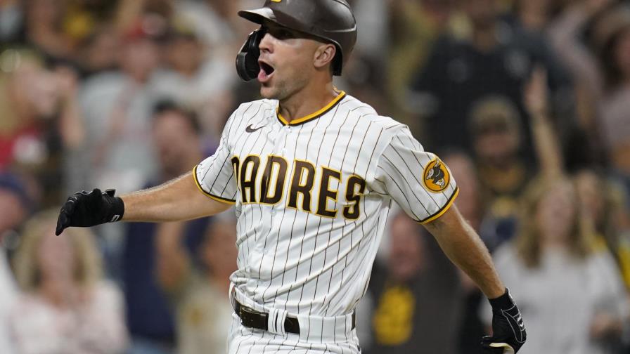 Padres ganan con lanzamiento descontrolado en la 10ma