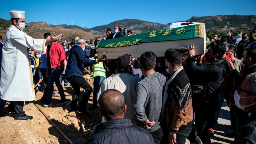 Sube a 35 la cifra de muertos por el terremoto en Turquía Sube a 35 la cifra de muertos por el terremoto en Turquía