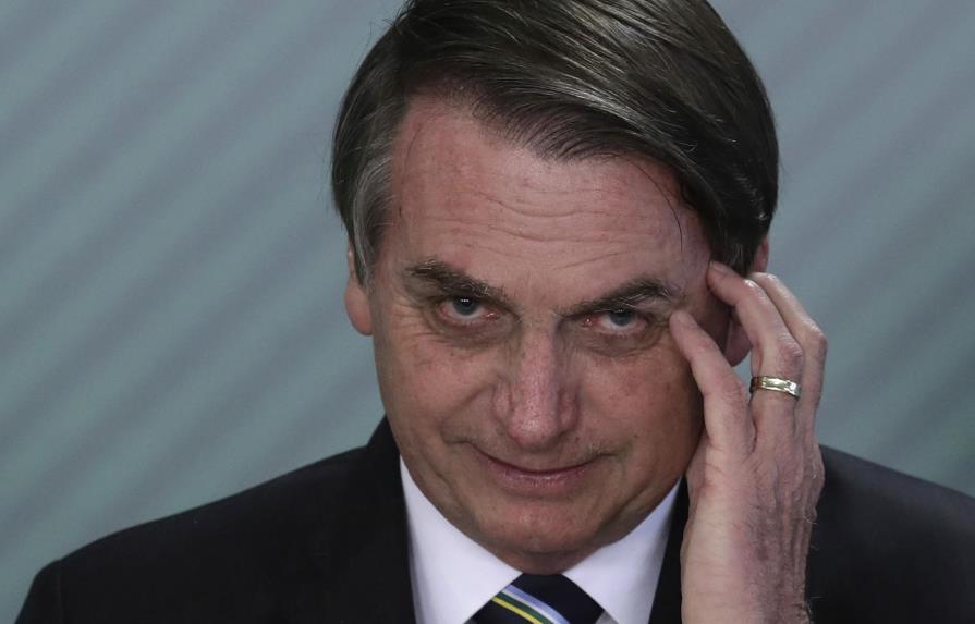 Presidente de Brasil, Bolsonaro, anuncia que tiene COVID-19