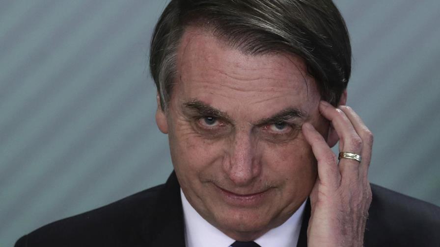 Presidente de Brasil, Bolsonaro, anuncia que tiene COVID-19