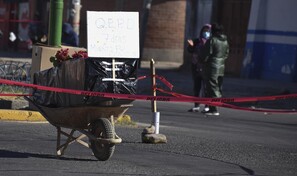 Cuerpos esperan d&iacute;as para ser enterrados en Bolivia