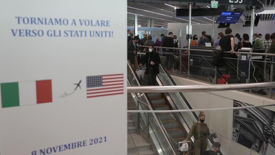 Emotivos reencuentros familiares al desaparecer normas COVID Emotivos reencuentros familiares al desaparecer normas COVID