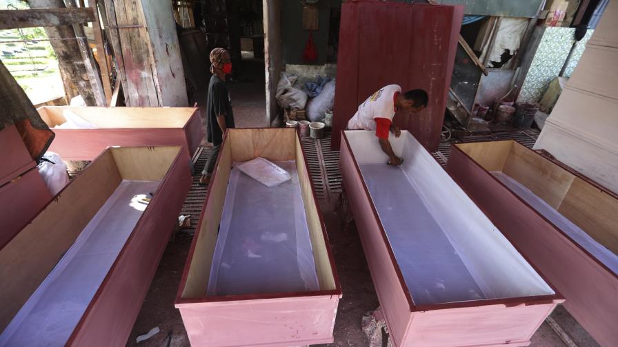Miles de extranjeros abandonan Indonesia en medio de brote
