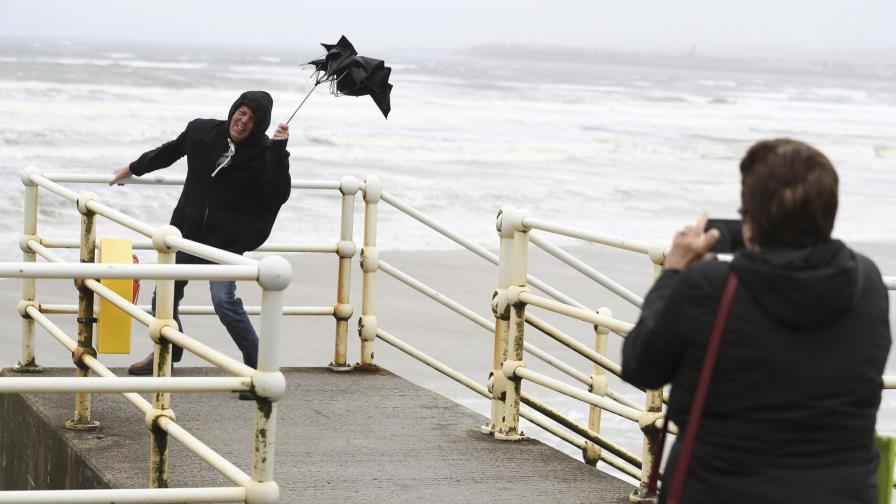 Remanentes del huracán Lorenzo afectan Irlanda y Reino Unido