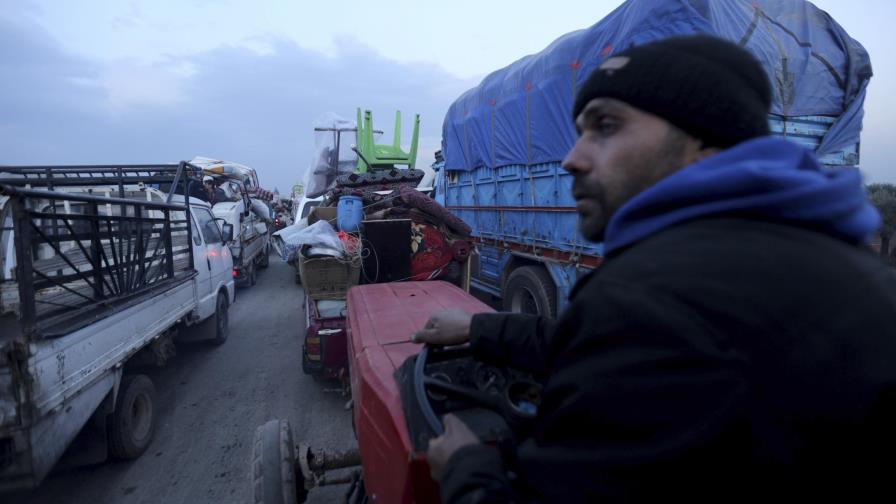 216.000 huyen de sus hogares en noroeste de Siria 216.000 huyen de sus hogares en noroeste de Siria