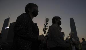 Manifestantes en Hong Kong atacan una estación de metro