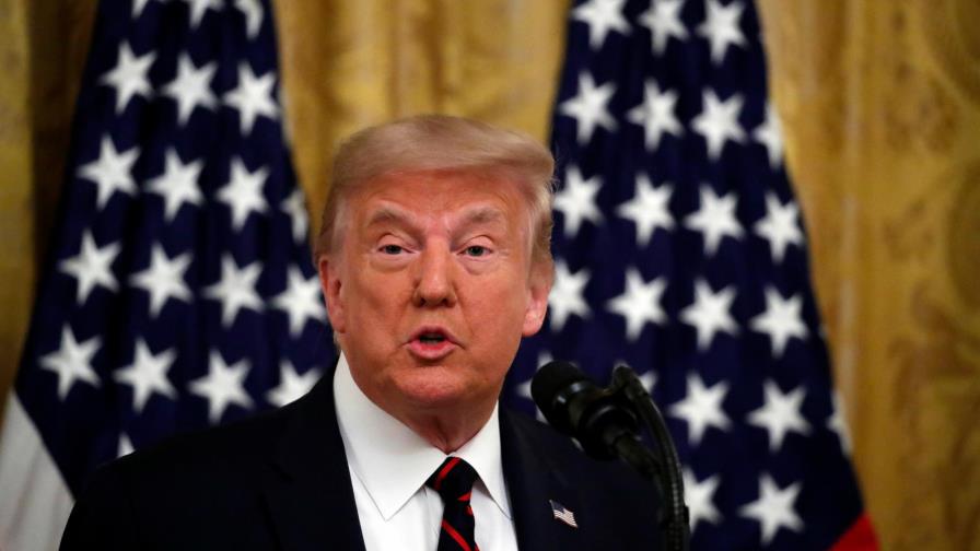 Trump alienta voto por correo en Florida, impugna en Nevada